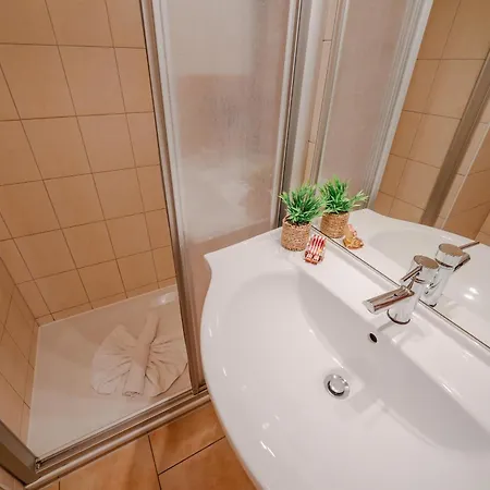 Tipi 365 - Strandnahes Ferienhaeuschen Mit Terrasse Und Kostenfreier Nutzung Des Ahoi!-schwimmbades In Sellin Holiday home Goehren (Ruegen)